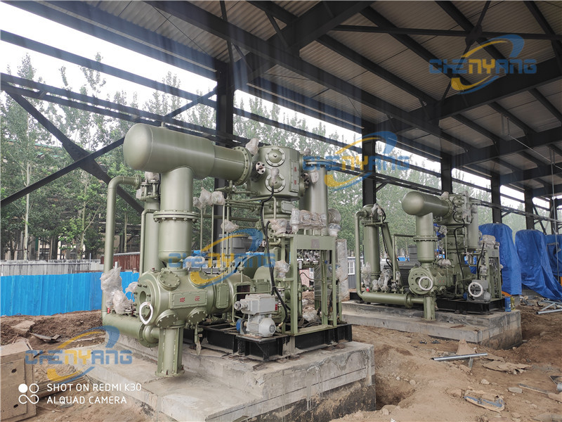 信發(fā)集團(tuán)氫壓機(jī)安裝現(xiàn)場(chǎng)